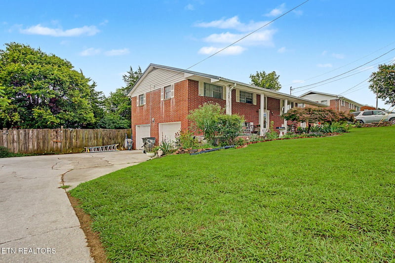 2737 Conrad Dr, Morristown, TN 37814