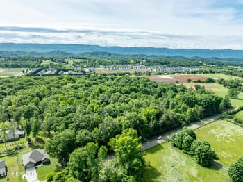 2738 Carpenters Grade Rd, Maryville, TN 37803