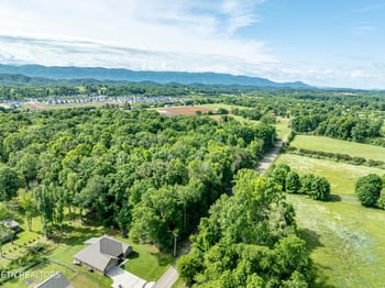 2738 Carpenters Grade Rd, Maryville, TN 37803