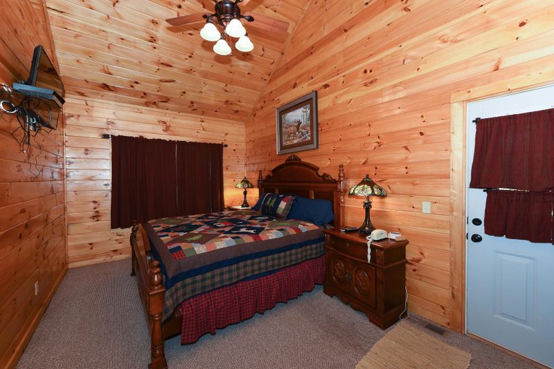 2738 Dayne Dr, Sevierville, TN 37876