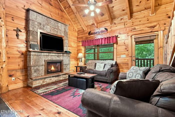 2738 Murray Ridge Rd, Sevierville, TN 37876