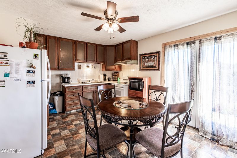 274 Camp Ridge Rd, Lafollette, TN 37766