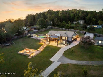 274 Lakecrest Dr, Harriman, TN 37748