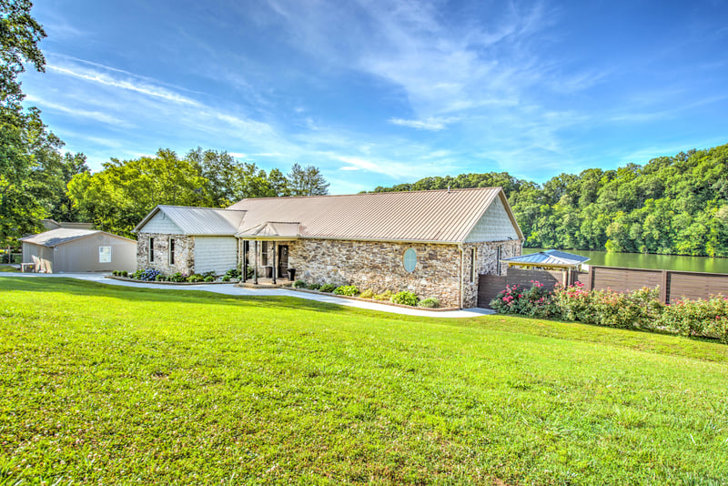 274 Lakecrest Rd, Harriman, TN 37748