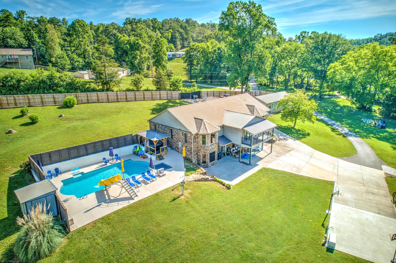 274 Lakecrest Rd, Harriman, TN 37748