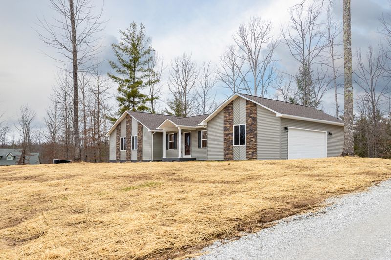 274 Logan Ln, Oneida, TN 37841