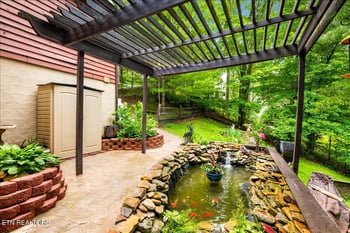 274 Pearl Rd, Lafollette, TN 37766