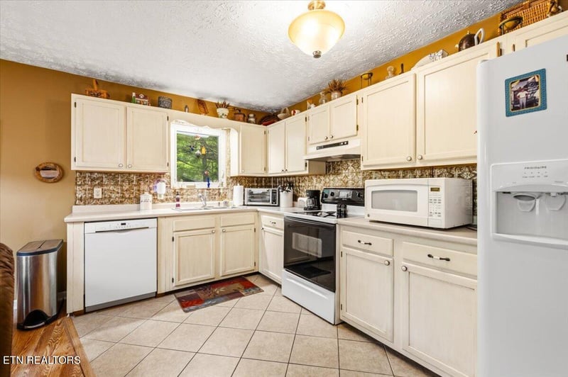 274 Pearl Rd, Lafollette, TN 37766