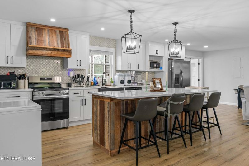 274 Vanover Ln, Jacksboro, TN 37757