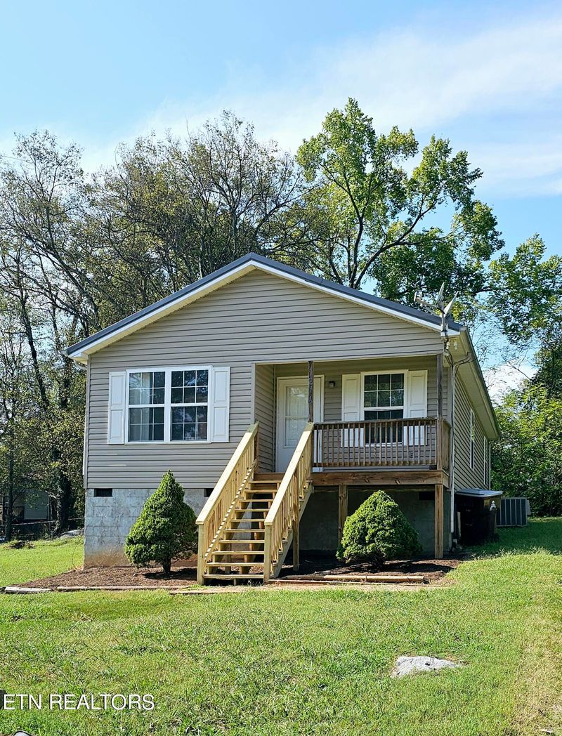 274 W Newcomen St, Alcoa, TN 37701
