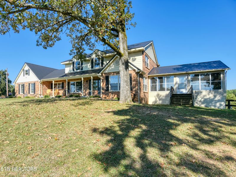 2740 Angela Dr, Sevierville, TN 37876