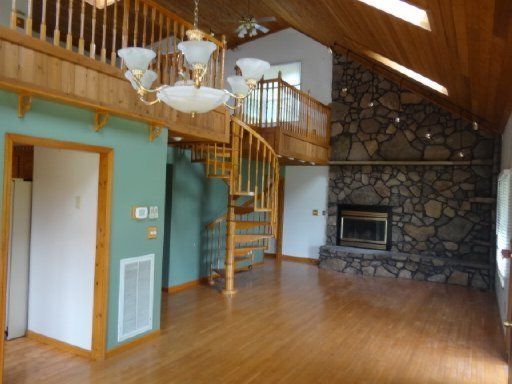 2740 Roberts Rd, Kodak, TN 37764
