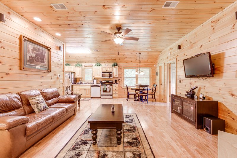 2740 Waldens Creek Rd, Sevierville, TN 37862