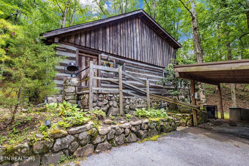 2741 Mountain View Cir, Sevierville, TN 37862