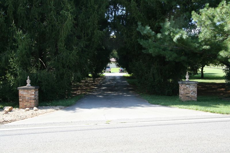 2742 Mentor Rd, Louisville, TN 37777