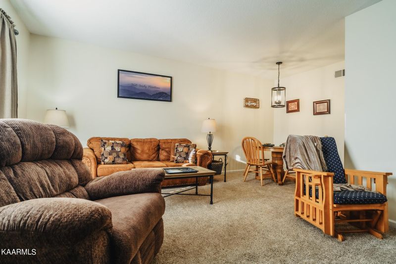 2743 Colonial Dr #APT 111, Pigeon Forge, TN 37863