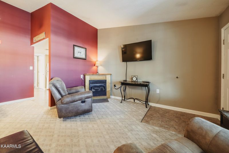 2743 Colonial Dr #APT 215, Pigeon Forge, TN 37863