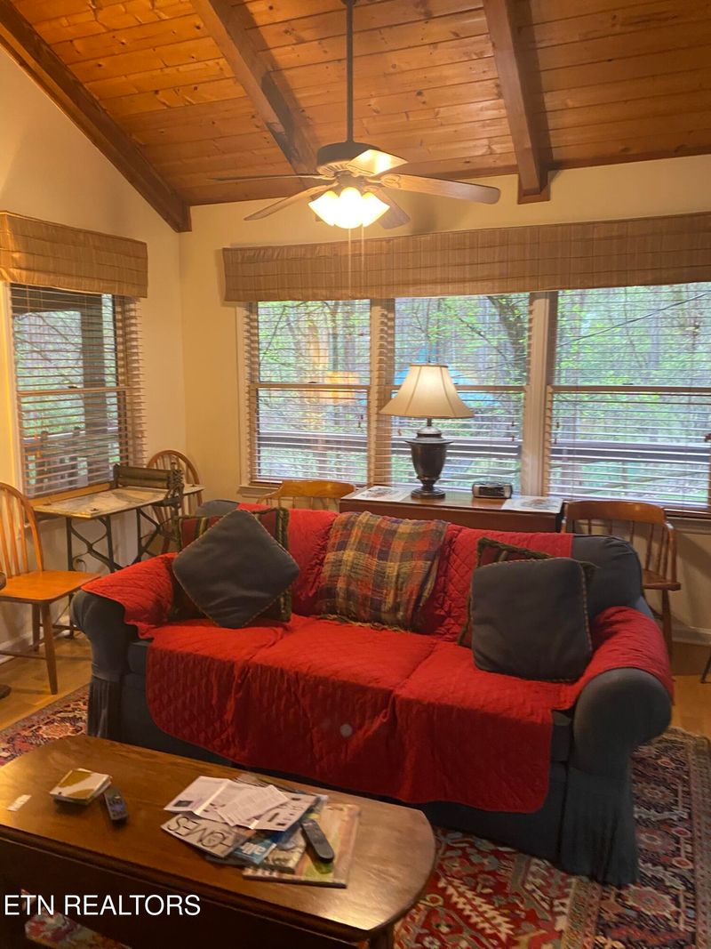 2744 Black Walnut Flats Rd, Sevierville, TN 37862