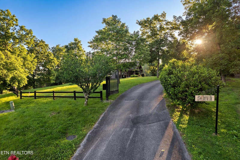 2744 Dayne Dr, Sevierville, TN 37876