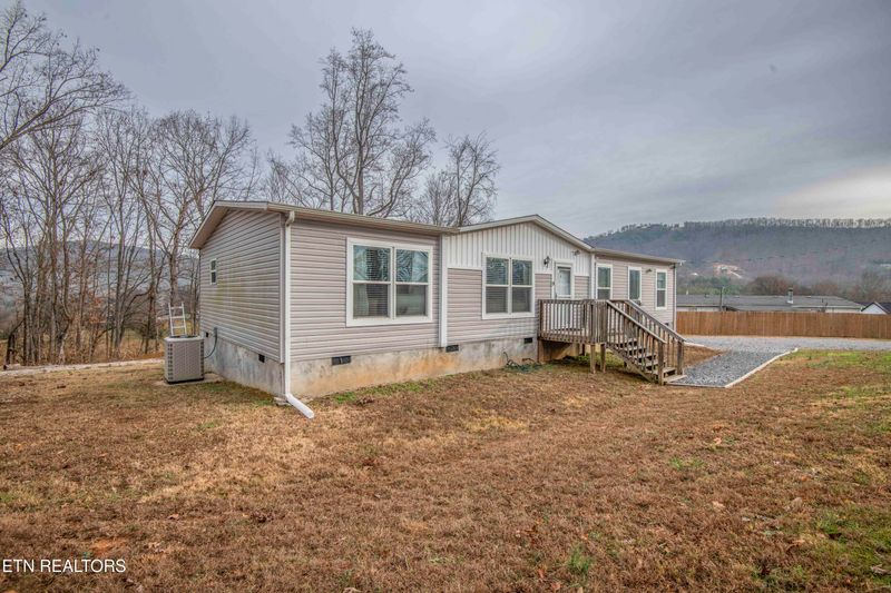 2744 Maplecrest Ln, Sevierville, TN 37876