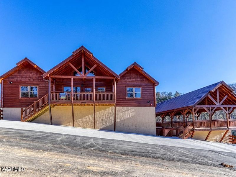 2745 Green Mountain Way, Sevierville, TN 37876