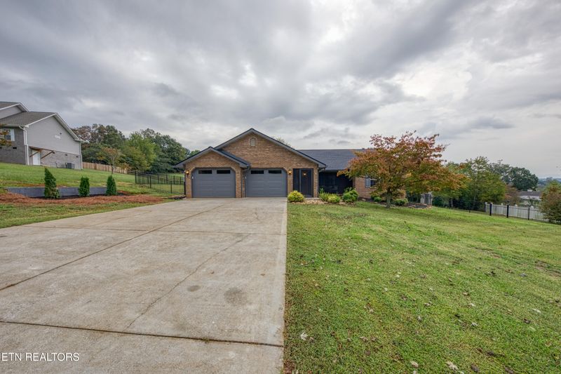 2746 Ashton Ln, Sevierville, TN 37876