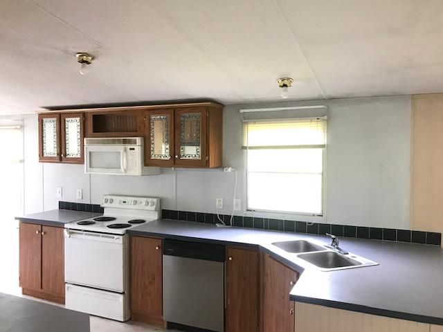 2746 Holiday Hills Rd, Kodak, TN 37764