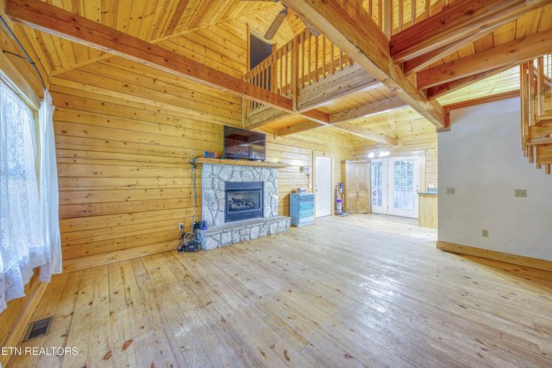 2747 Daffodil Ln, Mascot, TN 37806