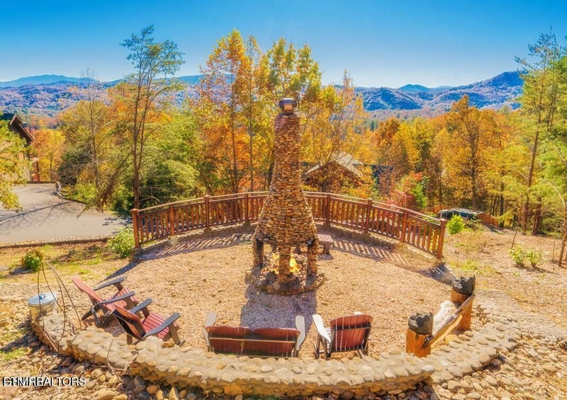 27482738 Cats Paw Ln, Sevierville, TN 37862