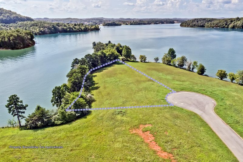 275 Bay Pointe Rd, Vonore, TN 37885