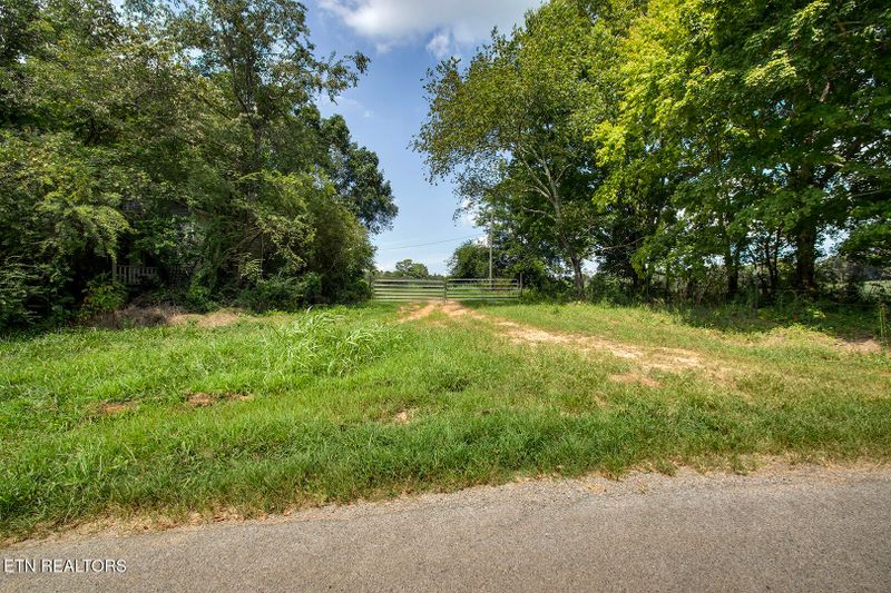 275 County Road 323, Sweetwater, TN 37874