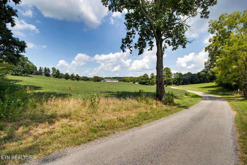 275 County Road 323, Sweetwater, TN 37874