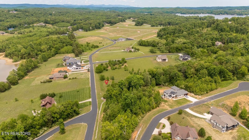 275 W Shore Dr, Rockwood, TN 37854