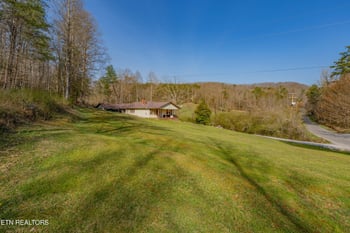 275 White Oak Rd, Oakdale, TN 37829