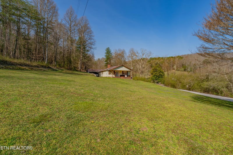 275 White Oak Rd, Oakdale, TN 37829