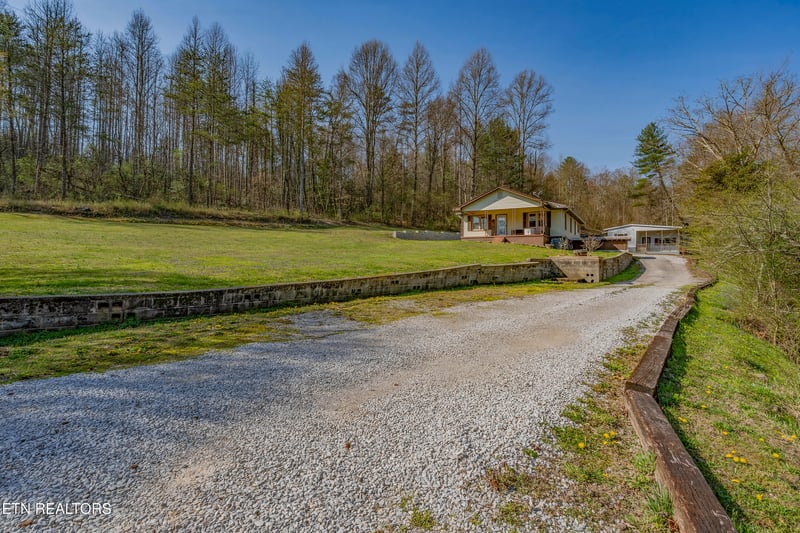 275 White Oak Rd, Oakdale, TN 37829