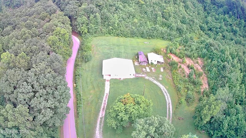 2750 Buffalo Rd, Oneida, TN 37841