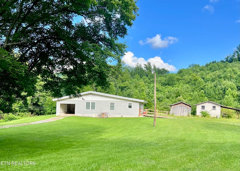2750 Buffalo Rd, Oneida, TN 37841