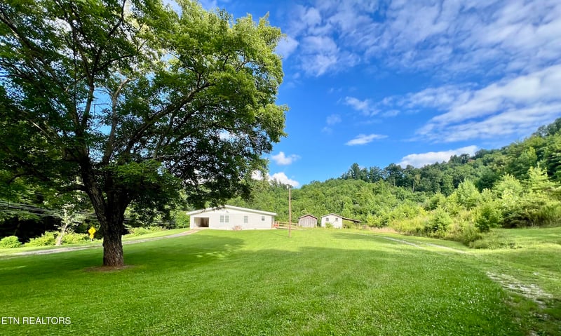 2750 Buffalo Rd, Oneida, TN 37841