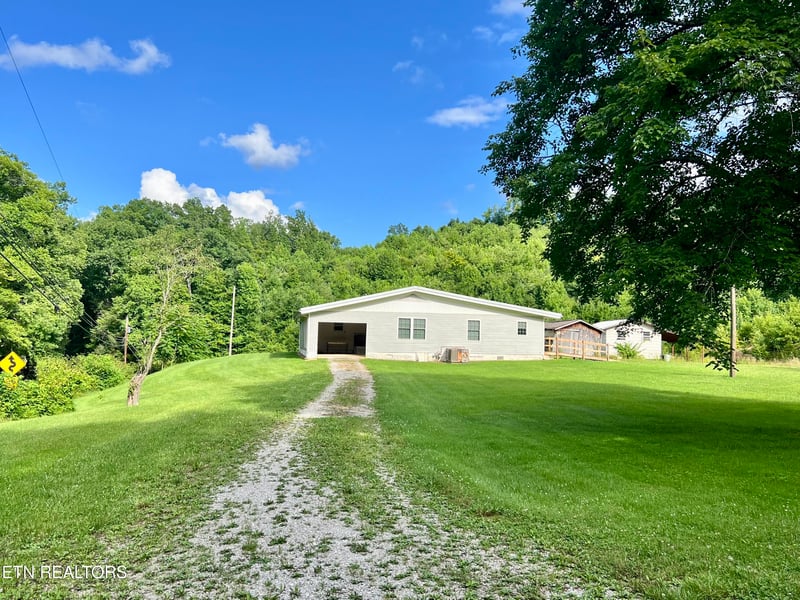 2750 Buffalo Rd, Oneida, TN 37841