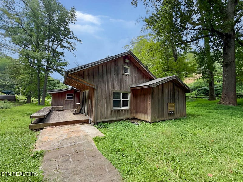 2750 Happy Hollow Rd, Sevierville, TN 37862