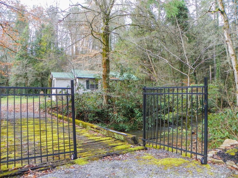 2750 Mcmahan Sawmill Rd, Sevierville, TN 37862