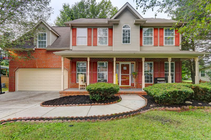 2751 Elston Brae Dr, Powell, TN 37849