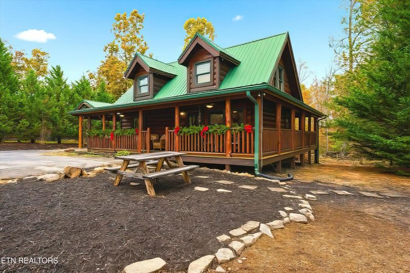 2752 Murray Ridge Rd, Sevierville, TN 37862