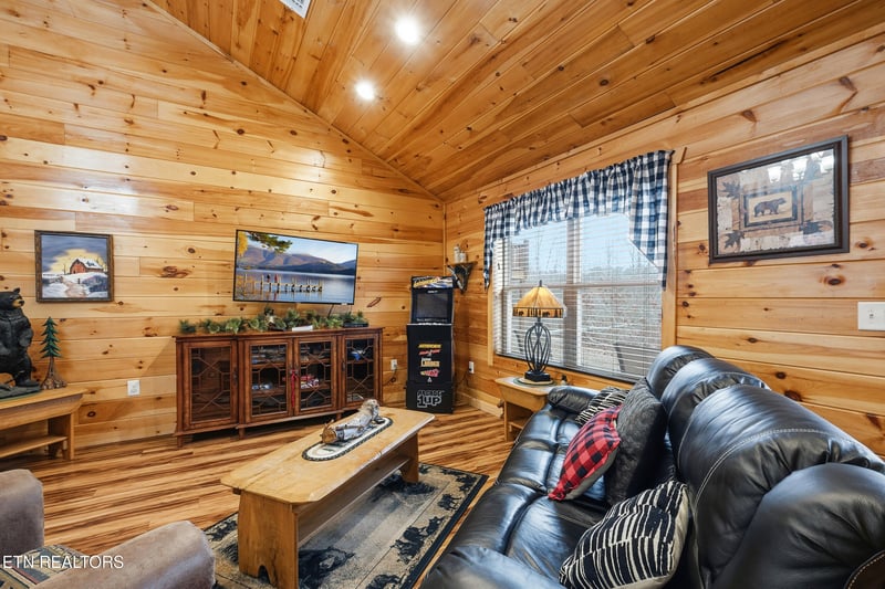 2756 Murray Ridge Rd, Sevierville, TN 37876