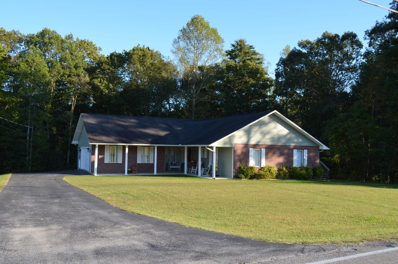 2759 Deer Lodge Hwy, Deer Lodge, TN 37726