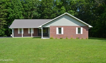 2759 Deer Lodge Hwy, Sunbright, TN 37872