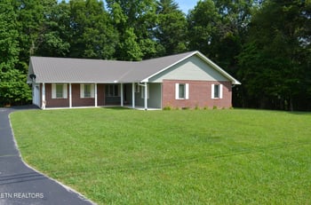 2759 Deer Lodge Hwy, Sunbright, TN 37872