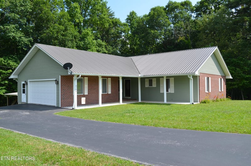 2759 Deer Lodge Hwy, Sunbright, TN 37872