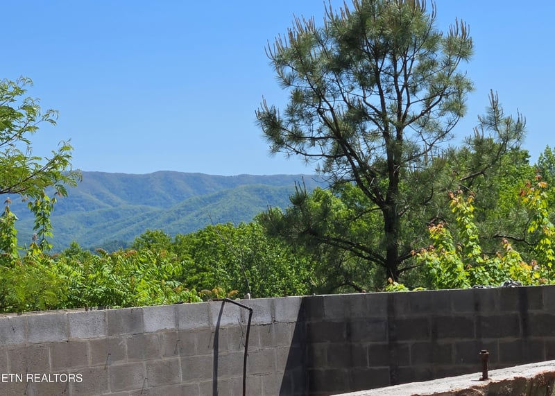 2759 Hatcher Mountain Rd, Sevierville, TN 37862